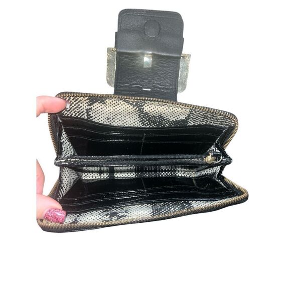 ✨Ted Baker Black Patent Leather Buckle Zip Around Wallet✨ - Picture 7 of 10